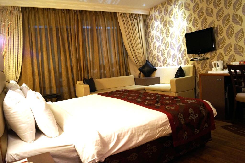 The Grand Solitaire Haiderabad Buitenkant foto